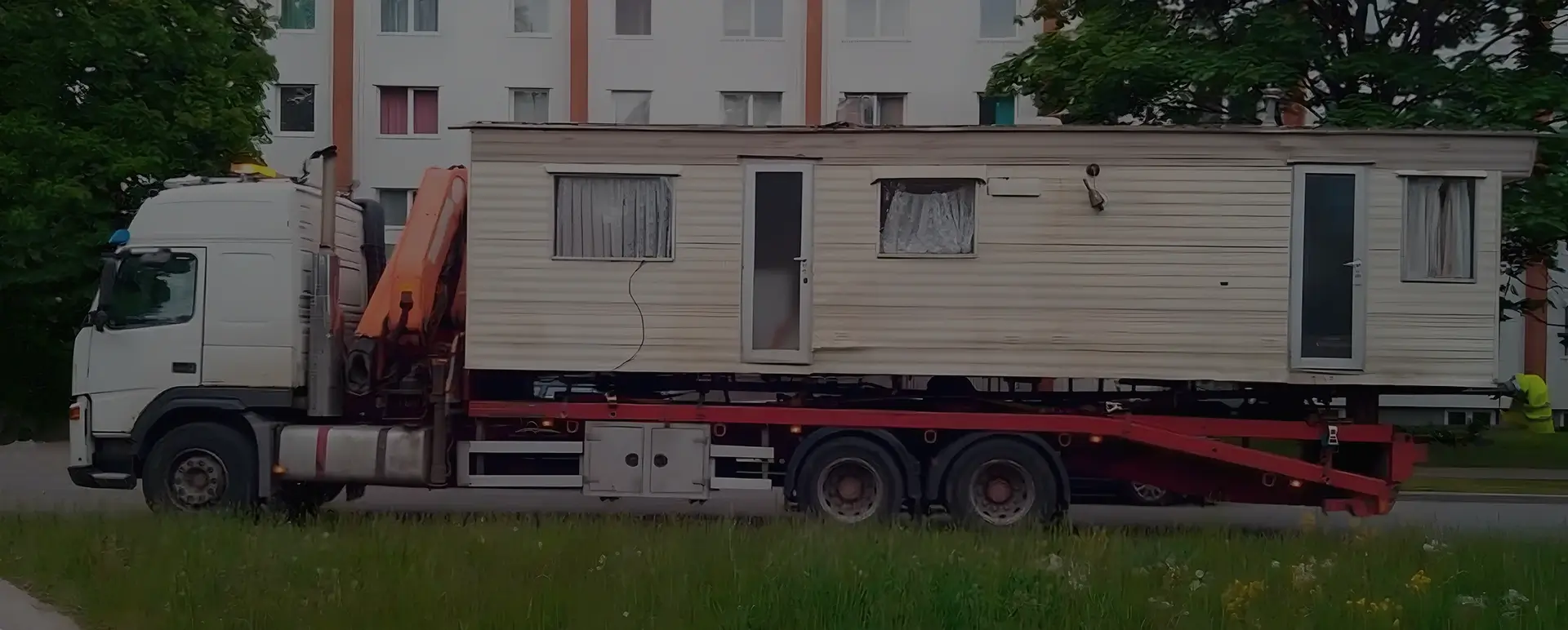 Получить онлайн цены на доставку низким тралом дом вагона в городе Тында (Дальневосточный округ - Амурская область) на сайте самостоятельно